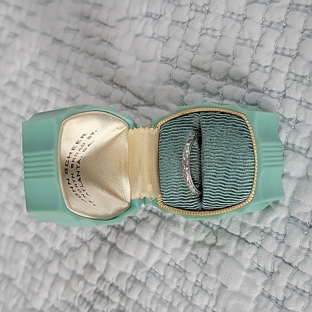Beautiful vintage silver band, like new